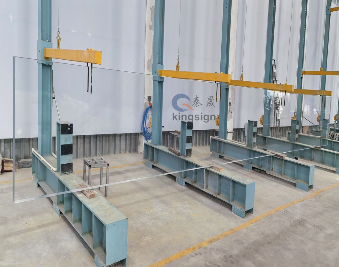 Plexiglass နှင့် tempered glass အကြားခြားနားချက်ကဘာလဲ