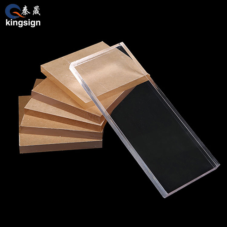 Acrylic Sheet နှင့် Glass - Aquariums နှင့် Pool Windows အတွက် မည်သည့်ပစ္စည်းက ပိုကောင်းသနည်း။